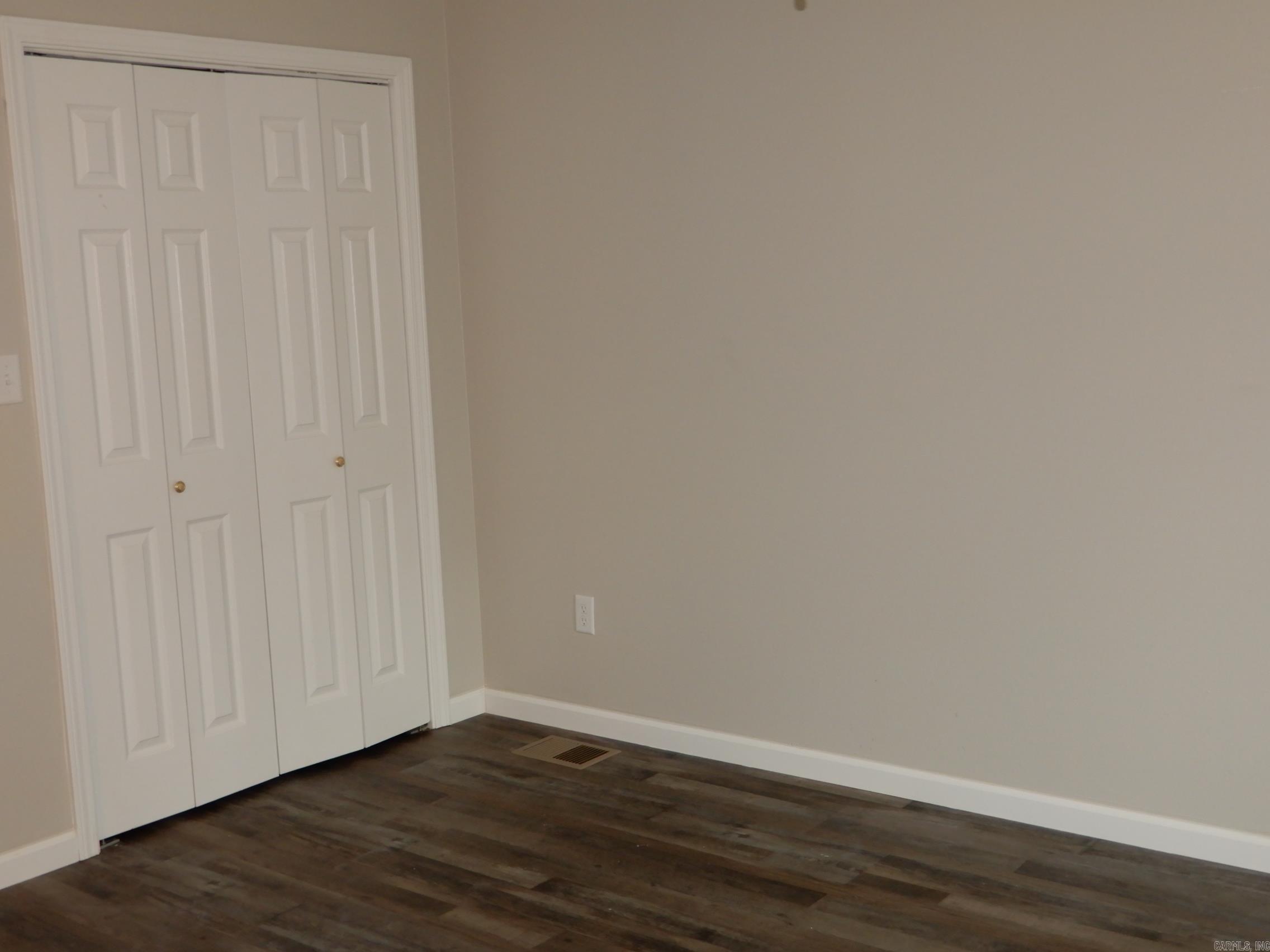 ROLLING HILLS - Residential