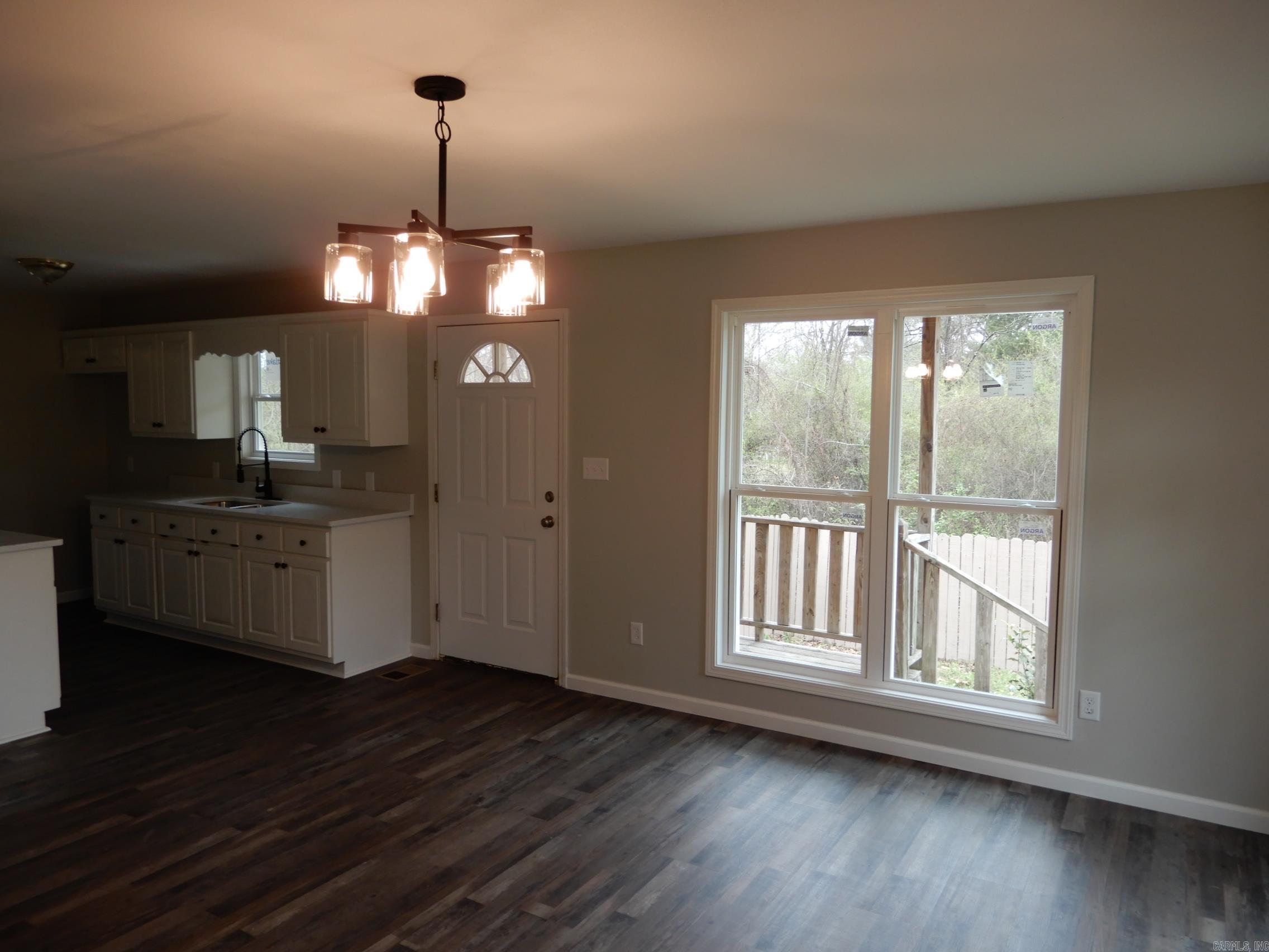 ROLLING HILLS - Residential