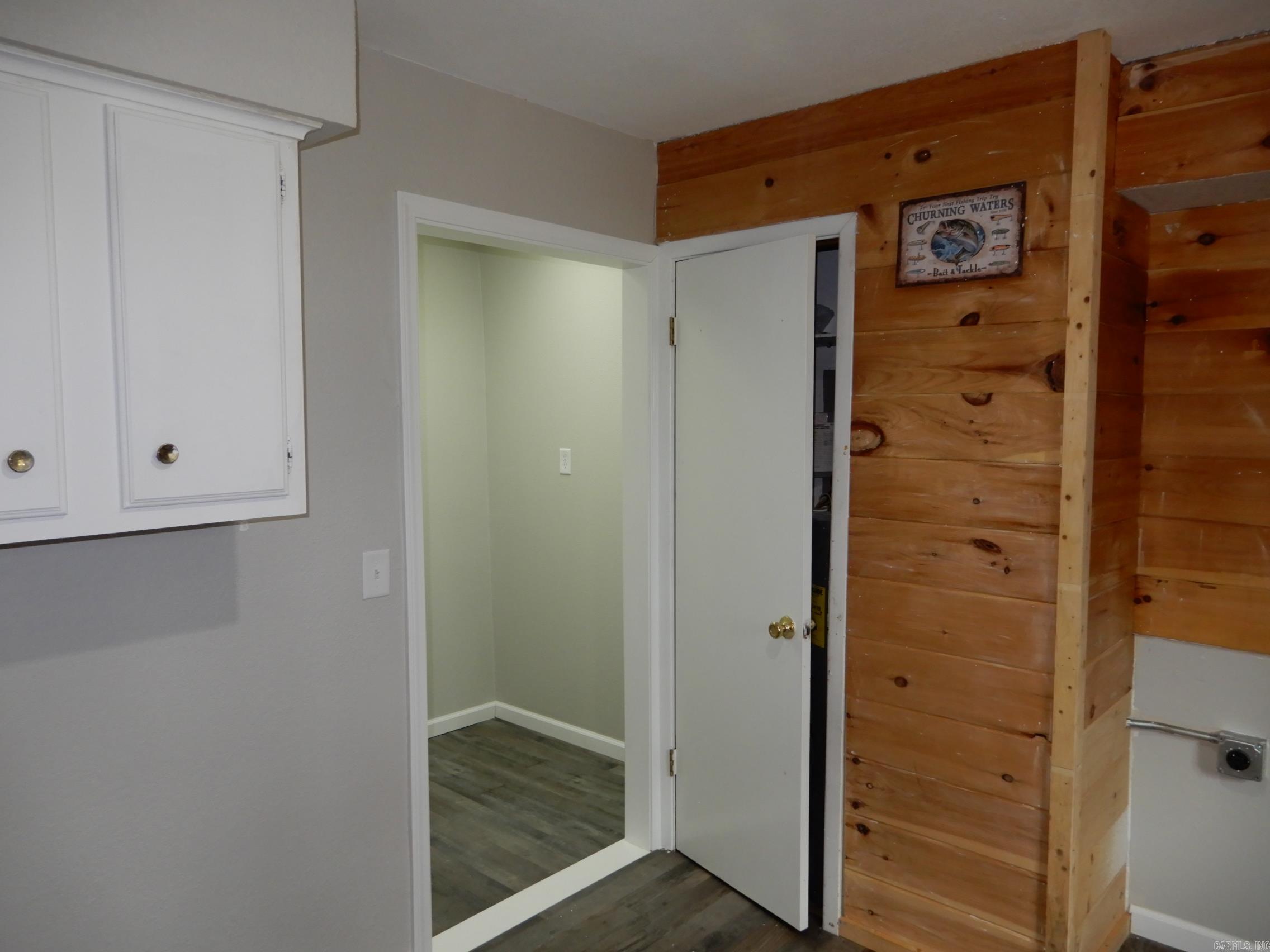 ROLLING HILLS - Residential