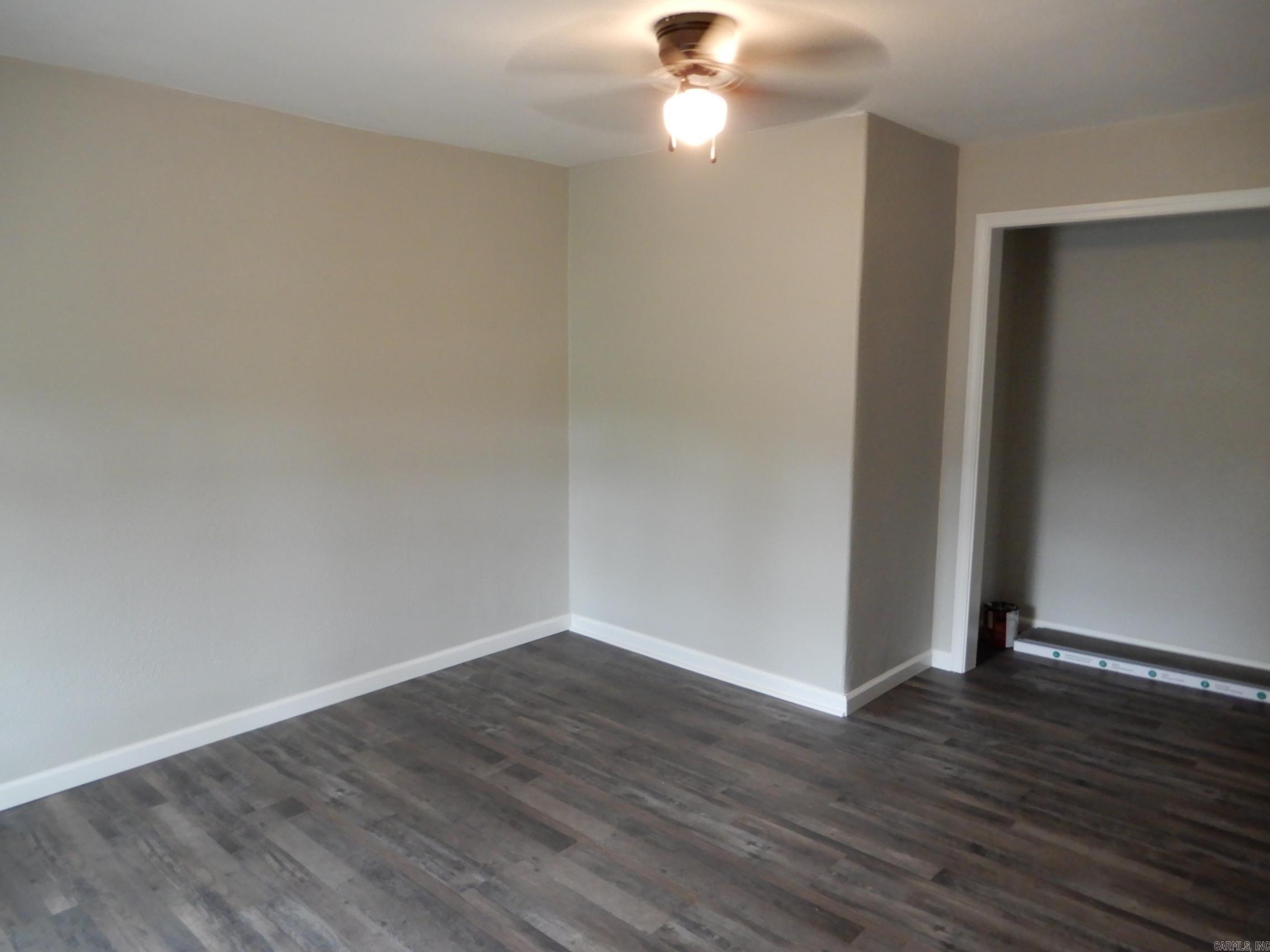 ROLLING HILLS - Residential