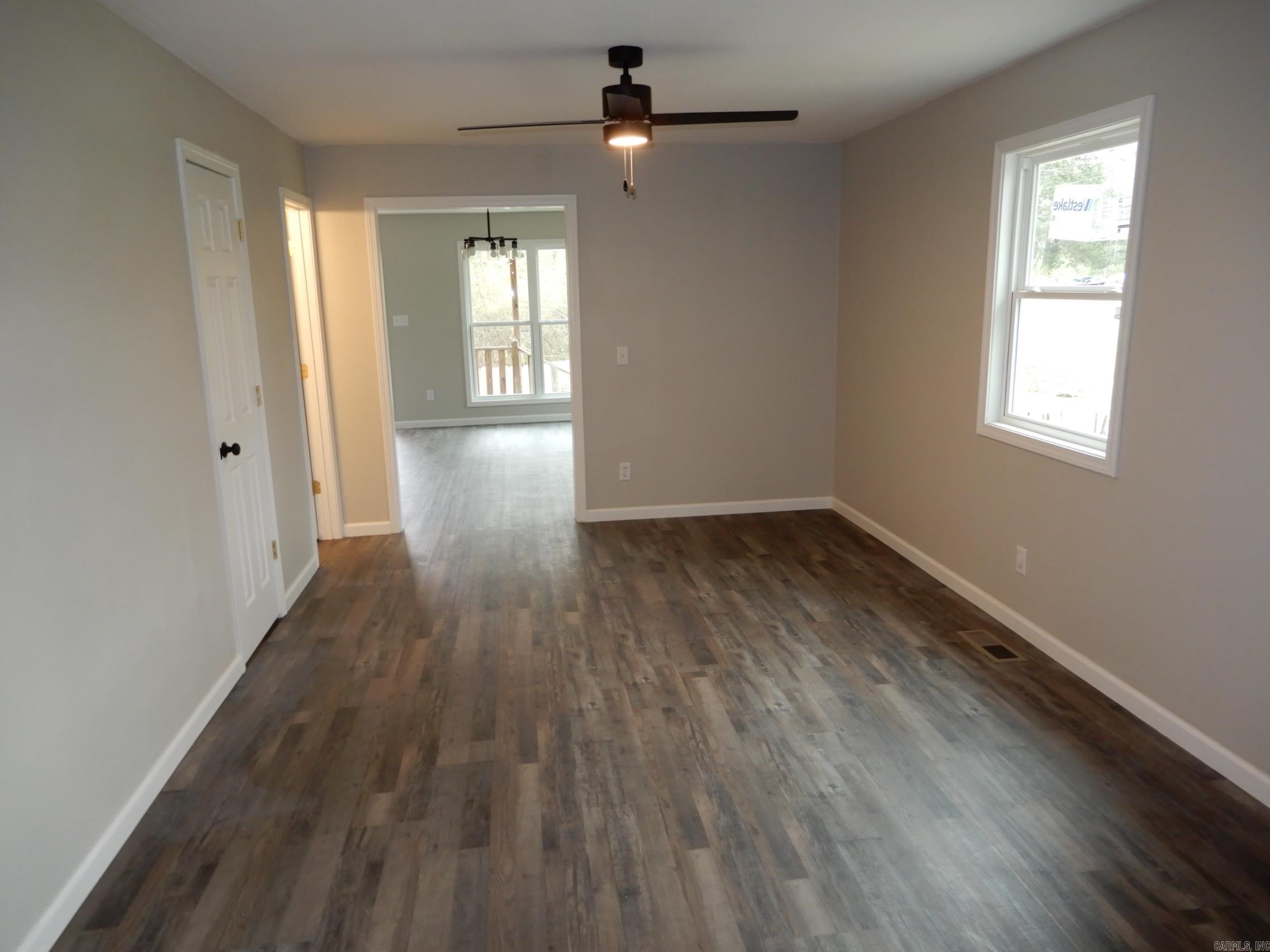 ROLLING HILLS - Residential