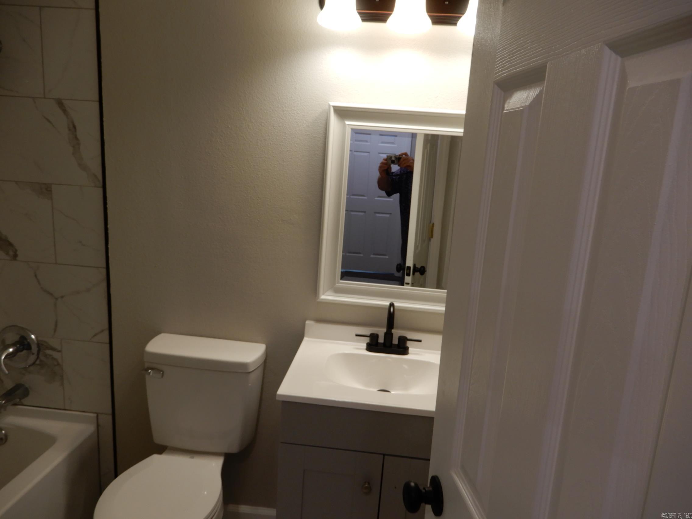 ROLLING HILLS - Residential