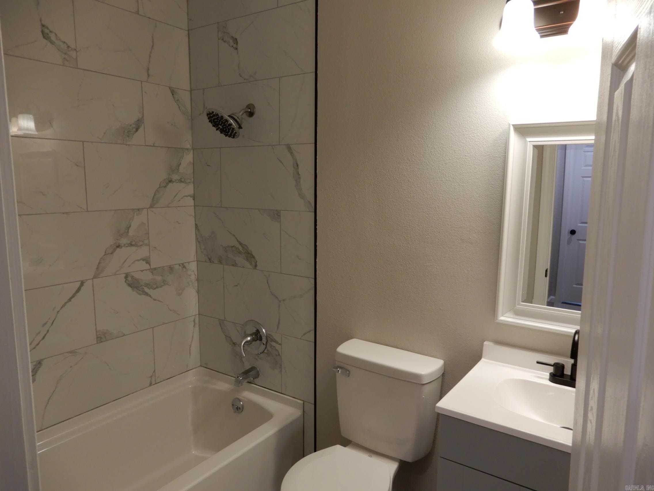 ROLLING HILLS - Residential