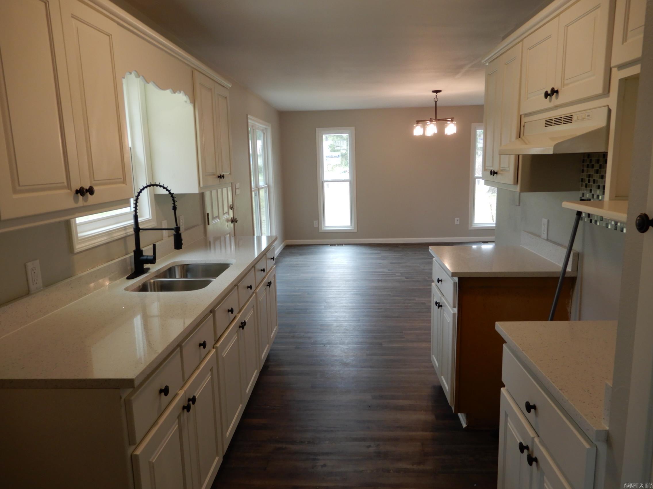 ROLLING HILLS - Residential