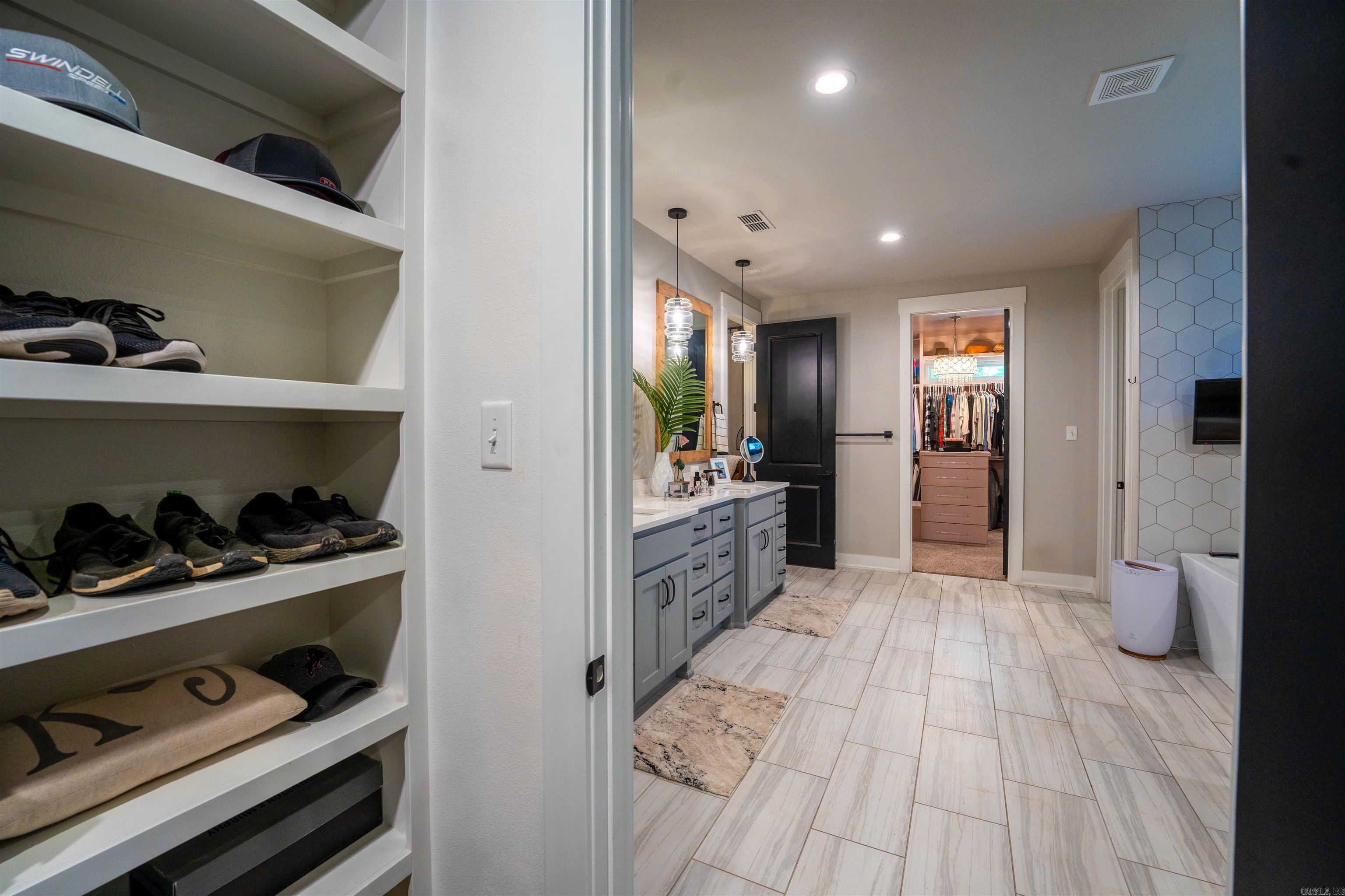 THE STABLES - Residential