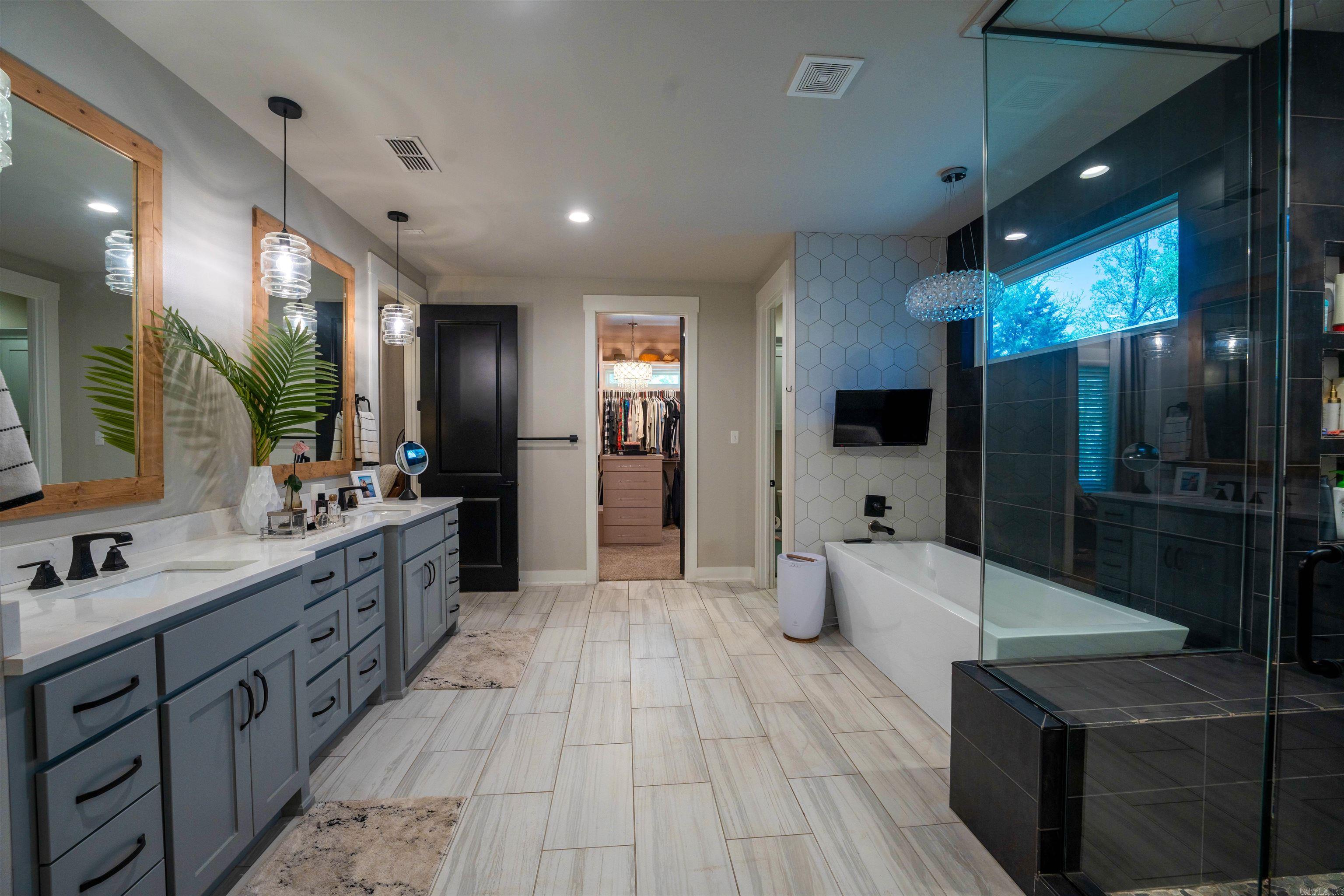 THE STABLES - Residential