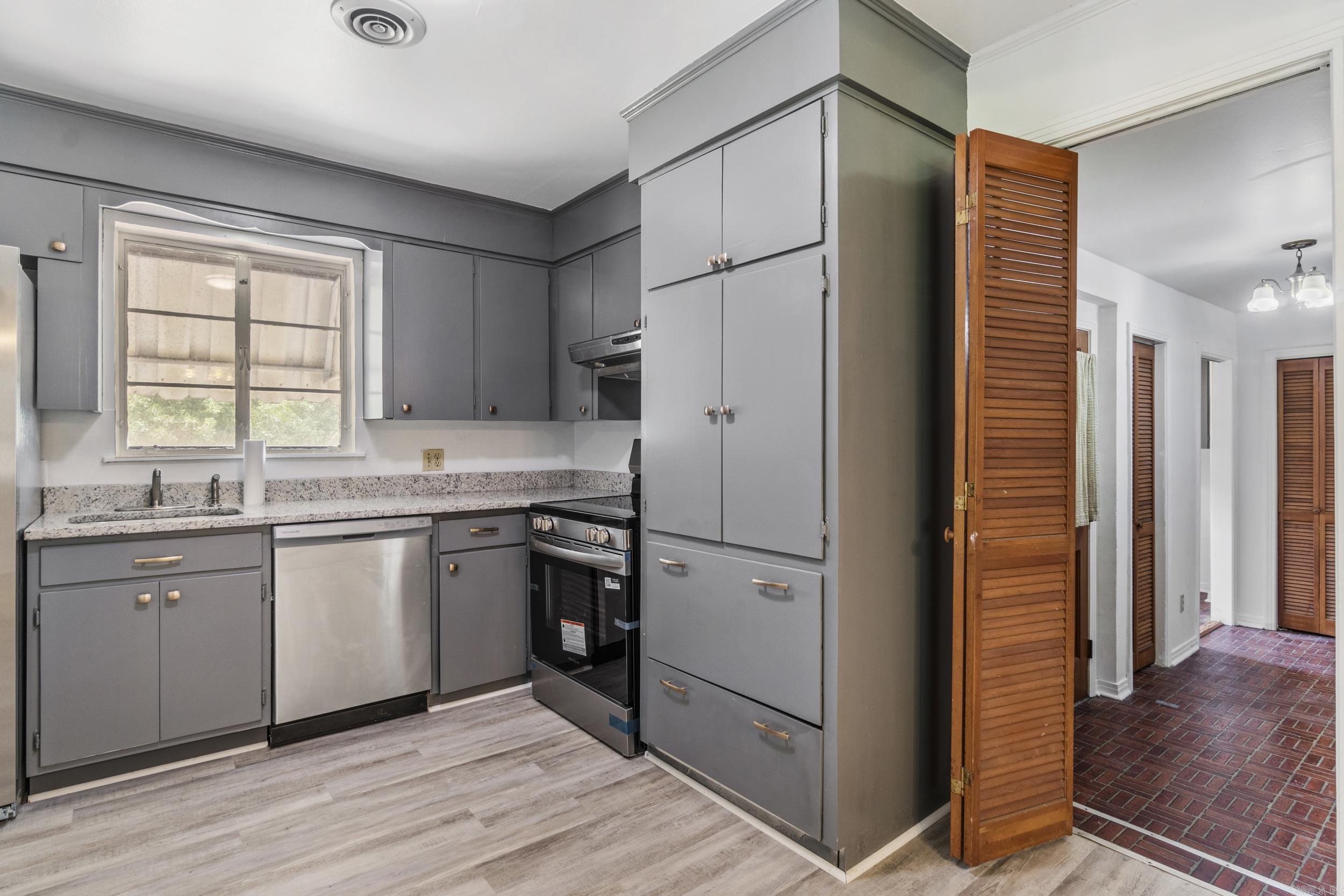 KINGWOOD PLACE - Residential