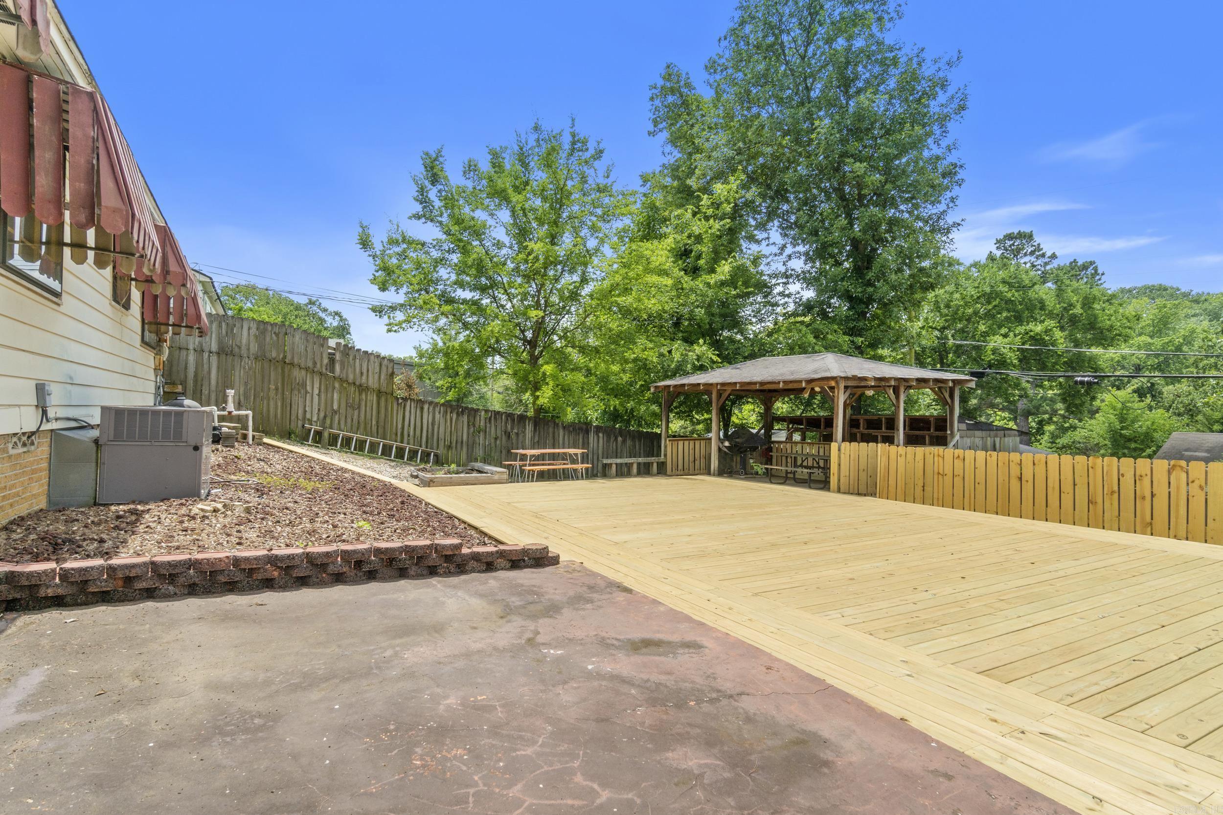 KINGWOOD PLACE - Residential