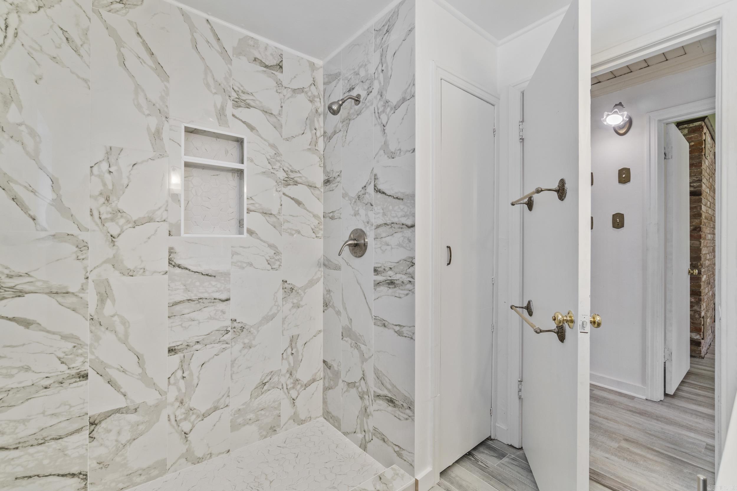 KINGWOOD PLACE - Residential