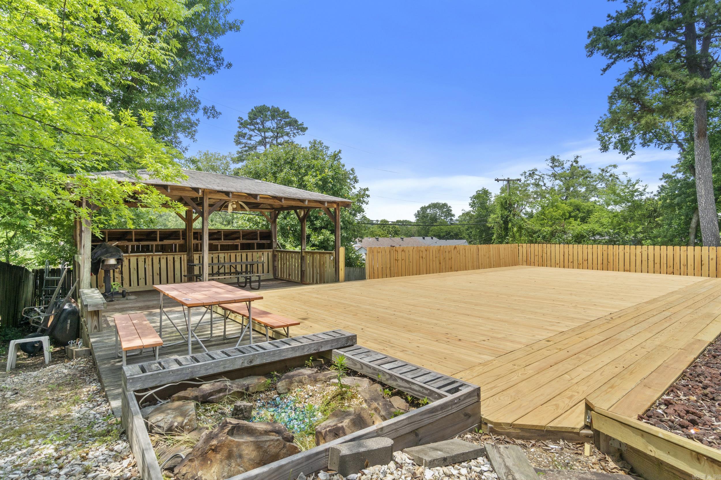 KINGWOOD PLACE - Residential