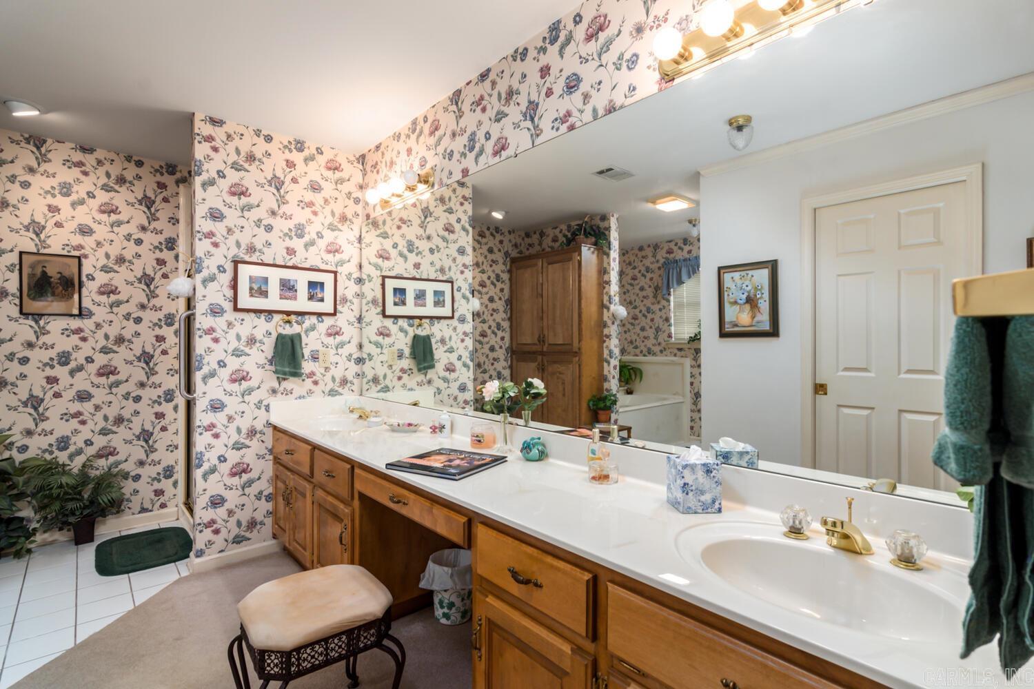 WESTBURY - Residential