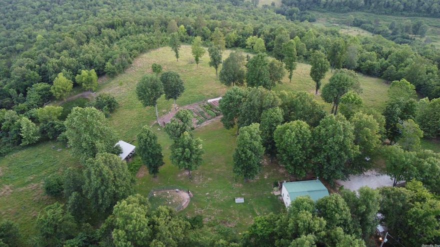 If you want privacy, yet the convenience of a very short trip and easy access to Harrison, Jasper, and the Carver Buffalo River access, this property is the perfect location for you! This property has AMAZING views and is partially cleared!