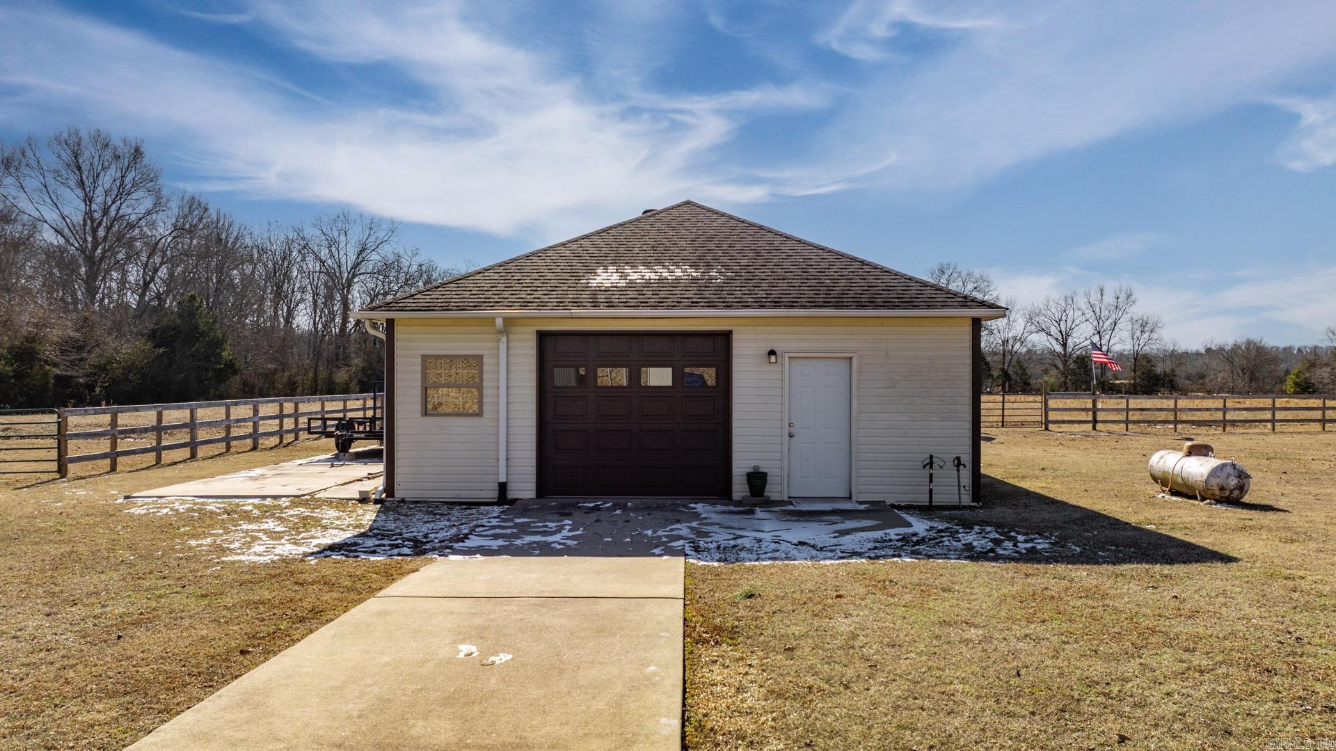 COUNTRY COVE ESTATES - Residential