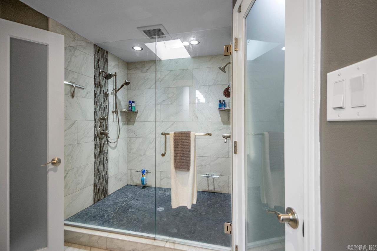 DIAMOND POINTE - Residential