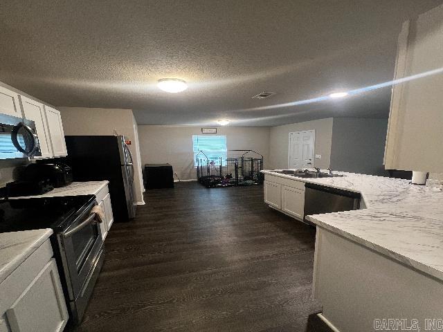 OAKLAND GROVE ESTATES - Residential