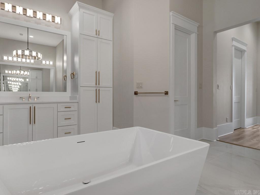 ARKRIDGE LAKE ESTATES - Residential