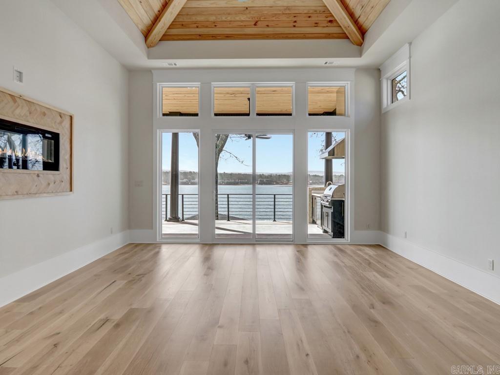 ARKRIDGE LAKE ESTATES - Residential