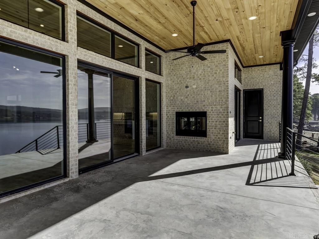 ARKRIDGE LAKE ESTATES - Residential