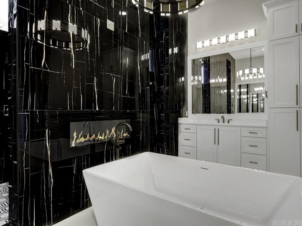 ARKRIDGE LAKE ESTATES - Residential