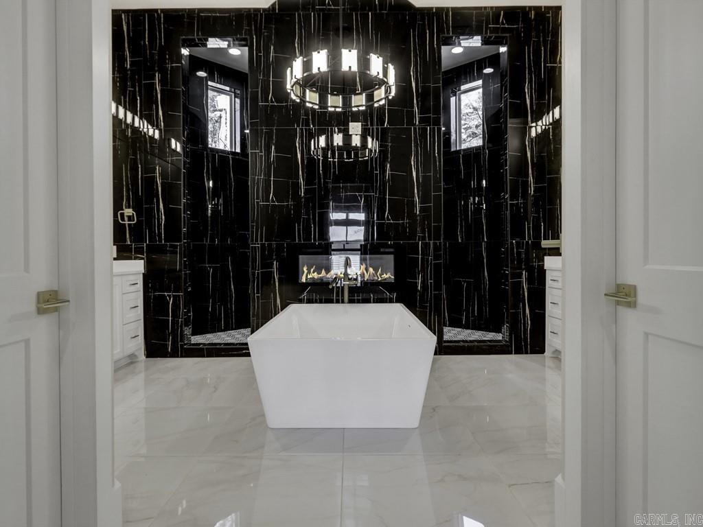 ARKRIDGE LAKE ESTATES - Residential