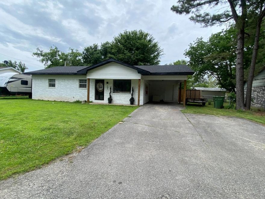 If a modern style home is what you''re looking for, look no further!! At this price it won''t last long. 3 bedroom, 1 bath stylish remodel. Large back yard with privacy fence. Call today for an appointment.