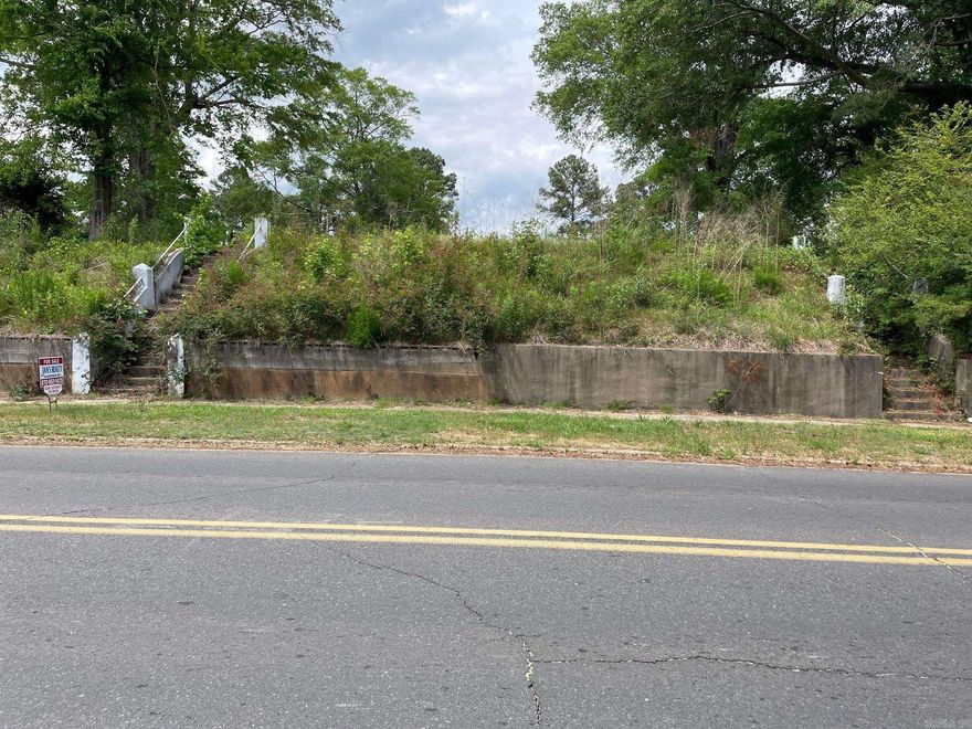 2-1/2 city lots on high bluff, access off Stuart St. Suitable for mobile homes.