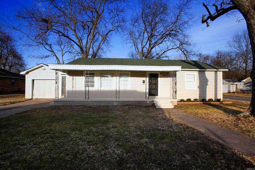 MOVE IN SPECIAL! HALF OFF FIRST MONTH’S RENT!   Great 2BD in NLR with a front porch with cute curb appeal. Plenty of space throughout. New paint, flooring, and countertops throughout. Large yard with utility shed. The lease for this property is for two years with a 3% increase after the first year. Income has to be three times the amount of rent. NO SECTION 8.