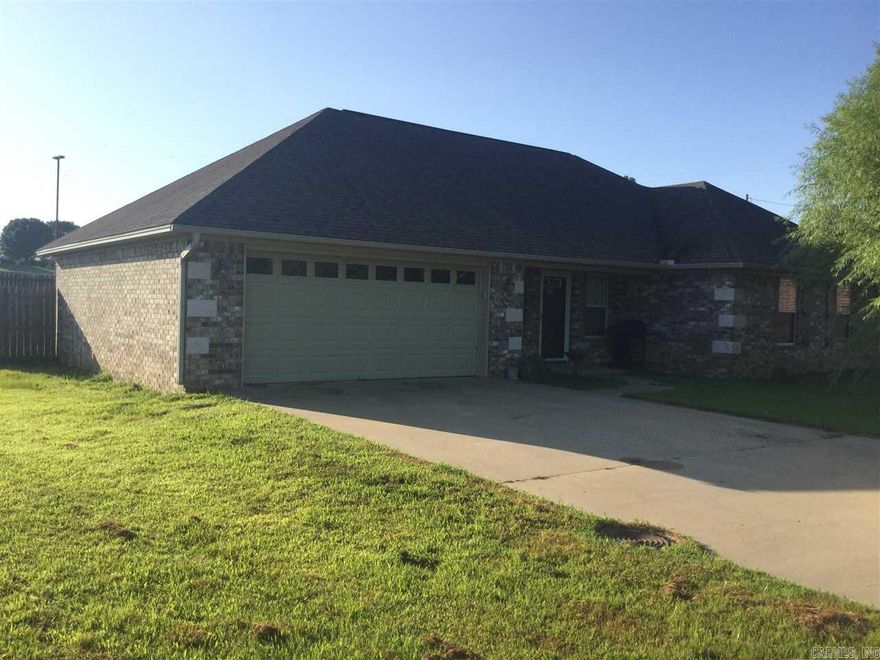 3Br 2Ba Brick/Vinyl home with covered back porch large back yard and privacy fence. Located in a well established neighborhood and close to schools. Great investment for any buyer. Seller requires purchaser to be pre-approved by CMS prior to accepting any non-cash transaction. Please contact CMS # 1-866-288-5497.