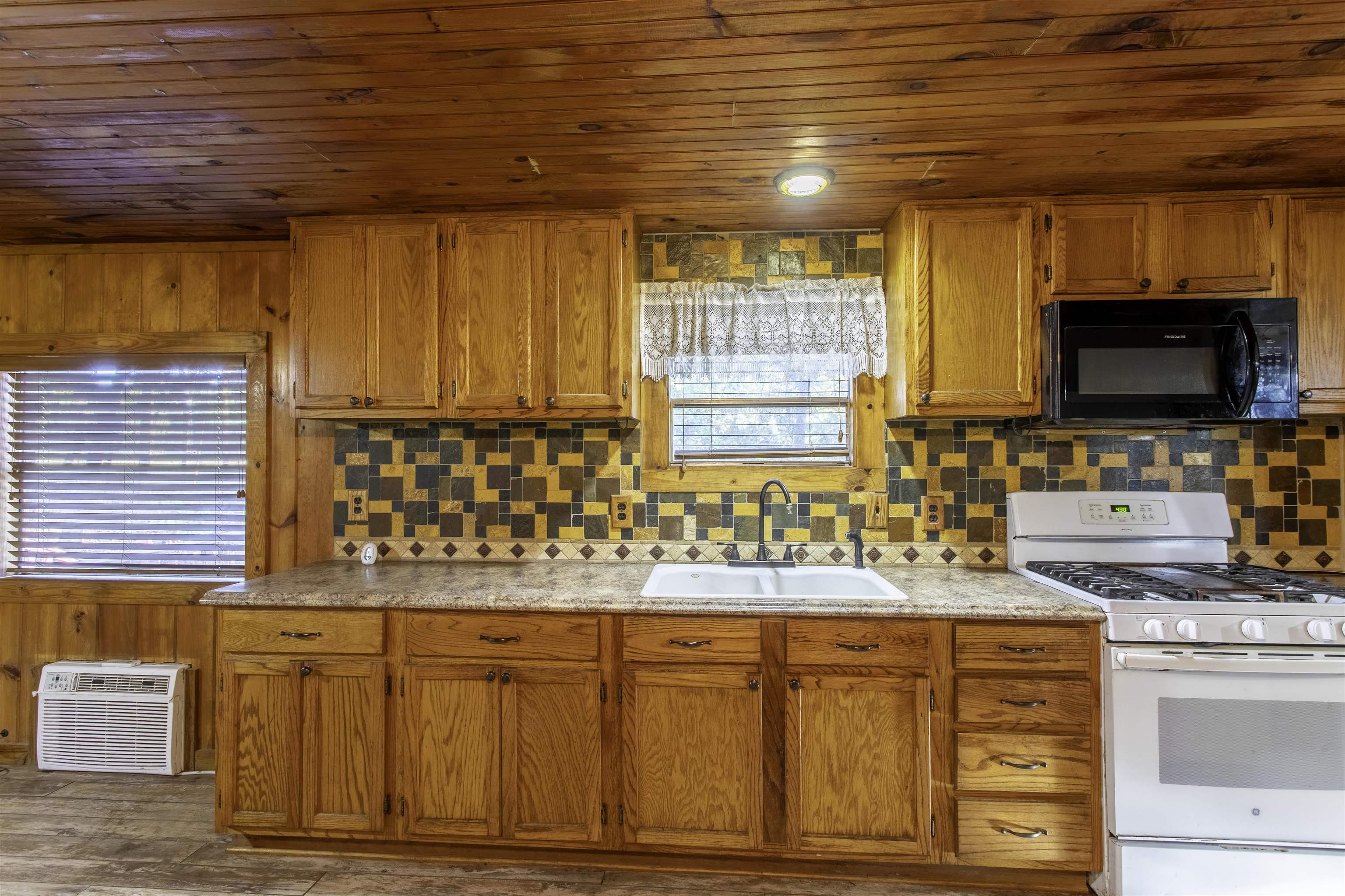 MOUNTAIN VALLEY ESTATES - Residential