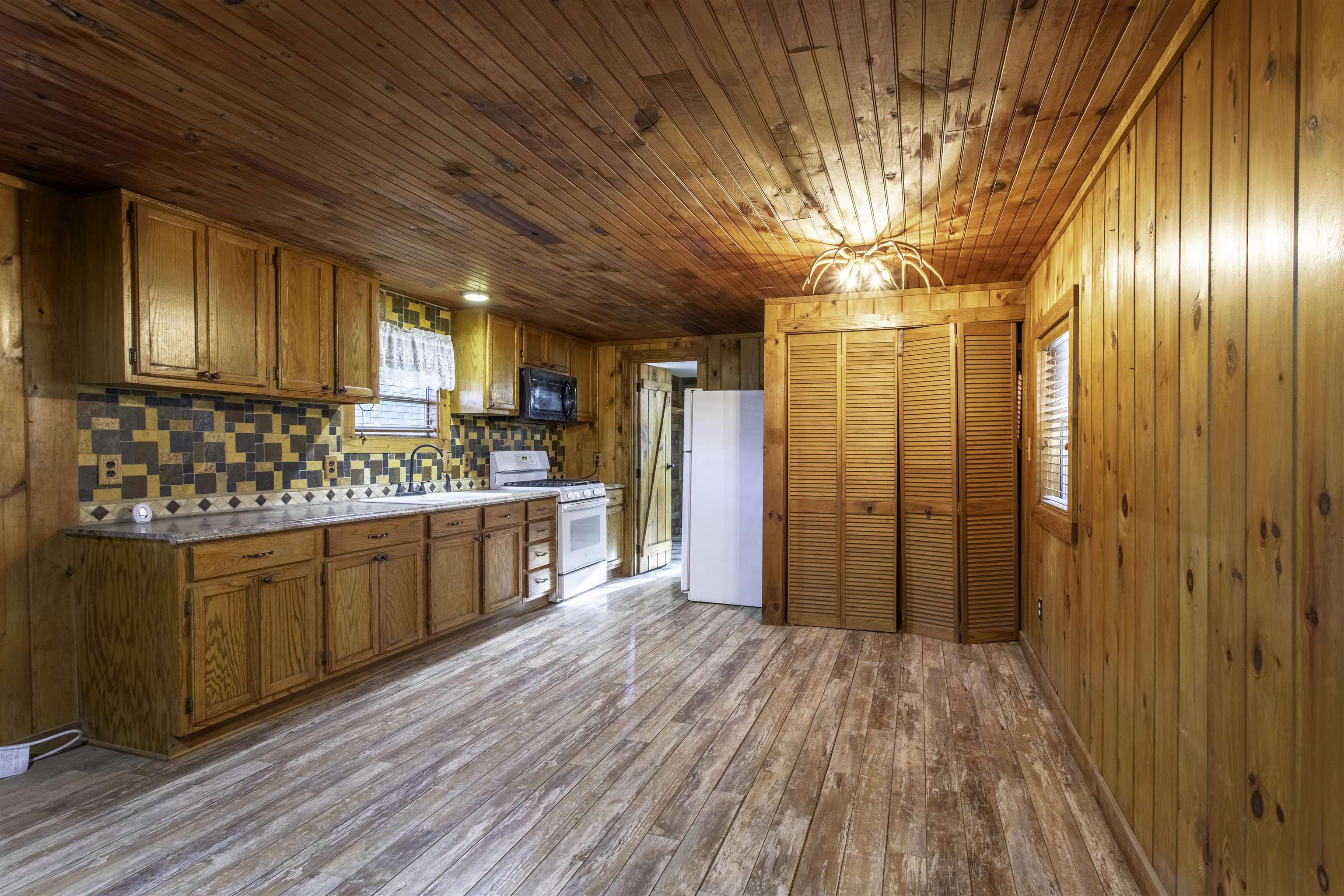 MOUNTAIN VALLEY ESTATES - Residential