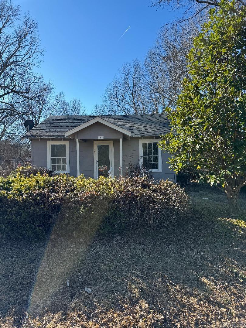 Completely remodeled home! Brand new kitchen, all new floors, all new paint inside and out! What a precious home. Just move your furniture in!!