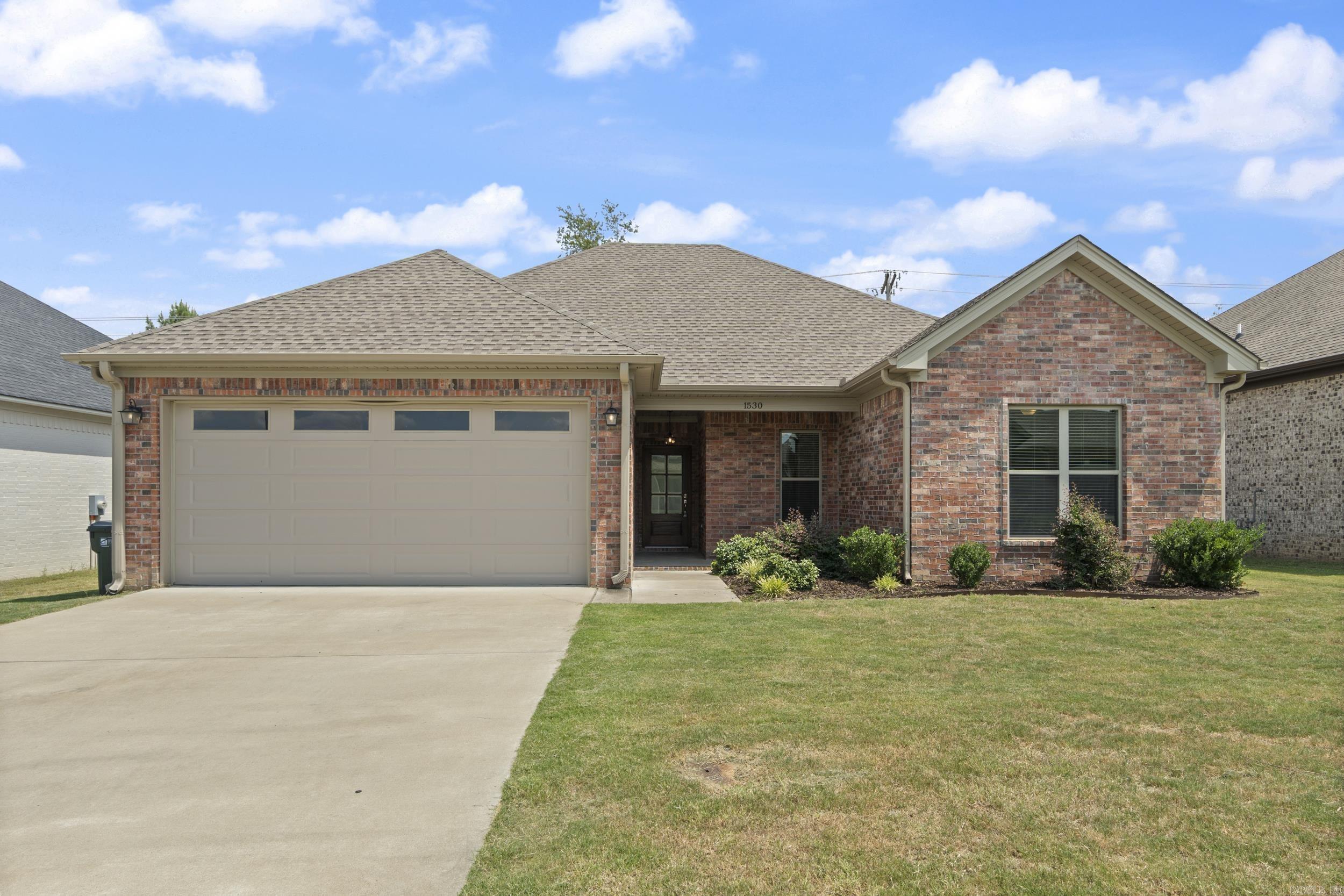 MOVE IN READY HOME IN SW CONWAY WITH SHOPPING, FOOD, AND RETAIL NEAR BY. EASY ACCESS TO INTERSTATE FROM DAVE WARD OR BAKER/WILLS EXIT. QUARTZ CONTER TOPS, TILE BACKSPLASH, NEUTRAL COLORS, STAINLESS APPLIANCES. BREAKFAST BAR, FULLY FENCED YARD, DBL GARAGE, 3/2 PLUS OFFICE. SPLIT BEDROOM PLAN, OPEN LIVING CONCEPT. CALL FOR AN APPOINTMENT TO VIEW THIS HOME.