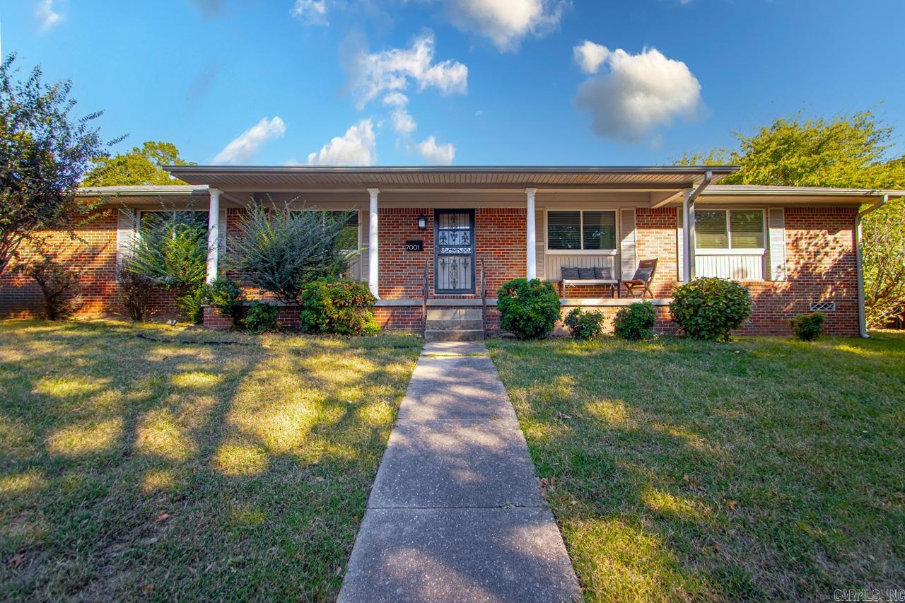 Let this be your home while you're here! Centrally located in Little Rock with interstate access less than a mile from the house. The living room has plenty of seating area along with a spacious kitchen. Cozy bedrooms. A large fenced in back yard that is perfect for anyone with kids or pets to let out some energy. Outdoor grill and patio set ideal for enjoying beautiful Arkansas days'. Close to shopping, dining, and much more! Minutes away from St. Vincent's Hospital and UAMS. ALL APPLIANCES AND UTILITIES INCLUDED! Mid-term rental with a 30-day minimum.