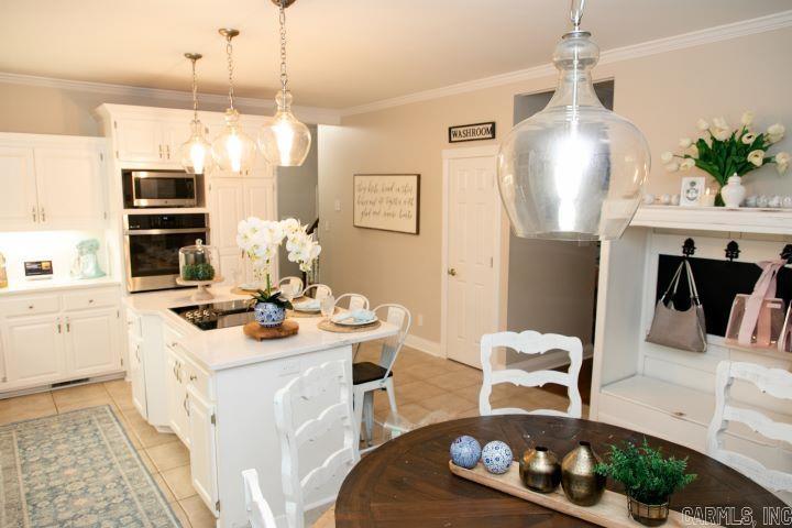 COUNTRY CLUB ESTATES - Residential