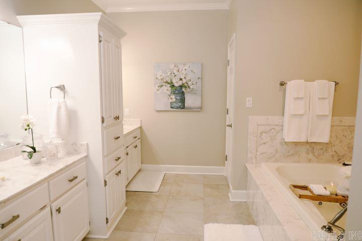 COUNTRY CLUB ESTATES - Residential