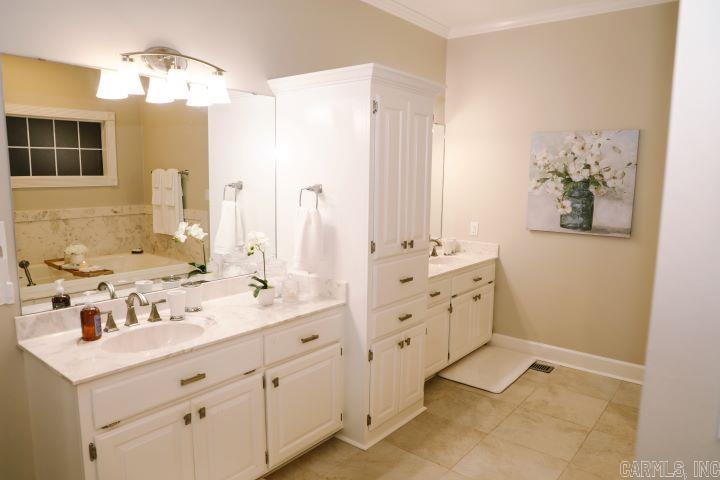 COUNTRY CLUB ESTATES - Residential