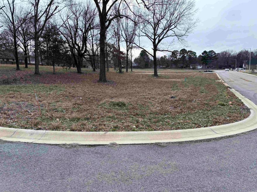 Residential corner lot in Creekwood Addition.Great location on southwest side of Jonesboro. Ready to build on.