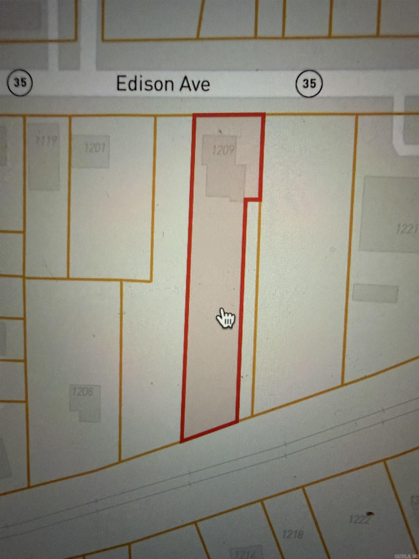 Main image without alt text