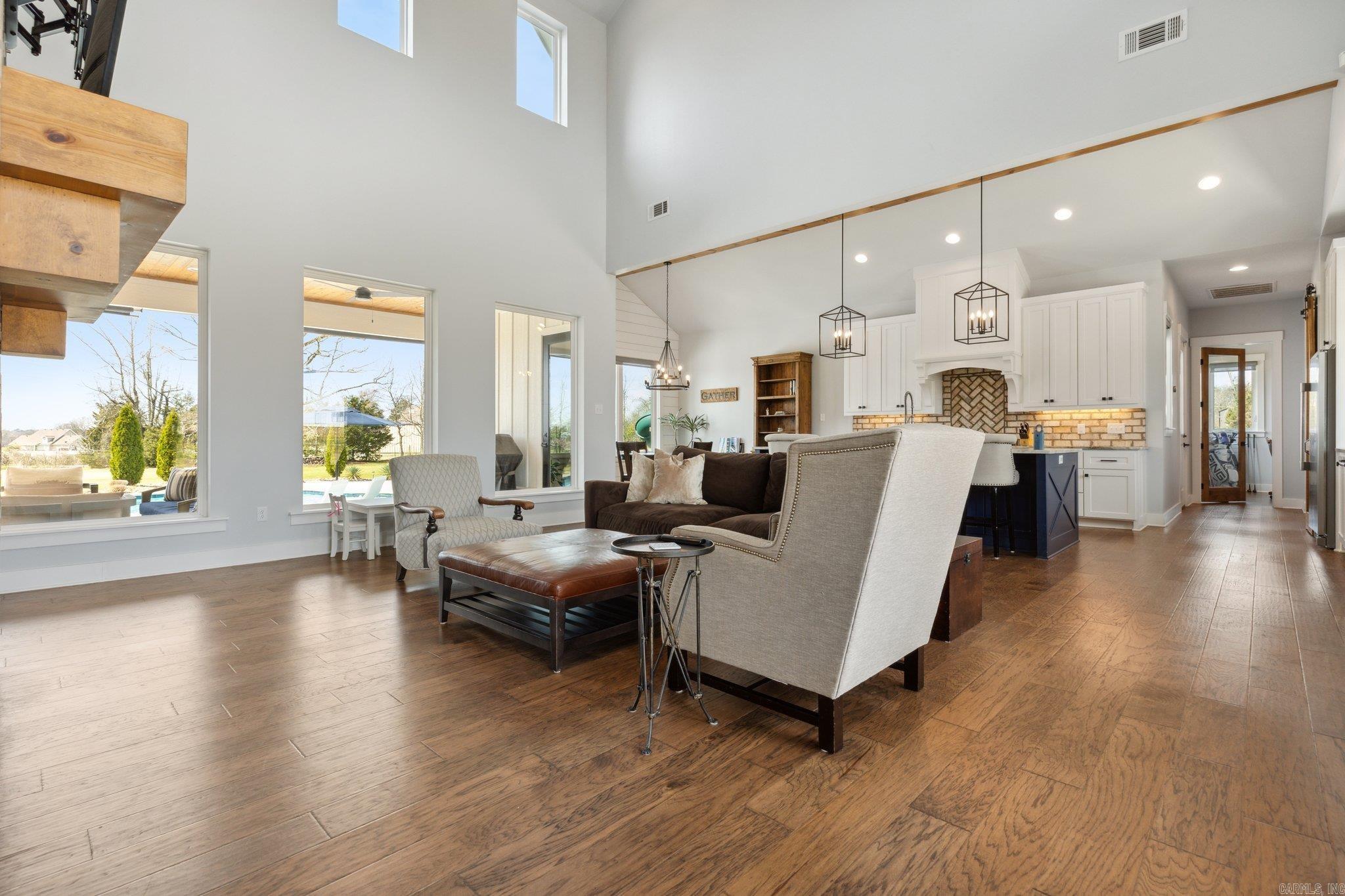 THE STABLES - Residential
