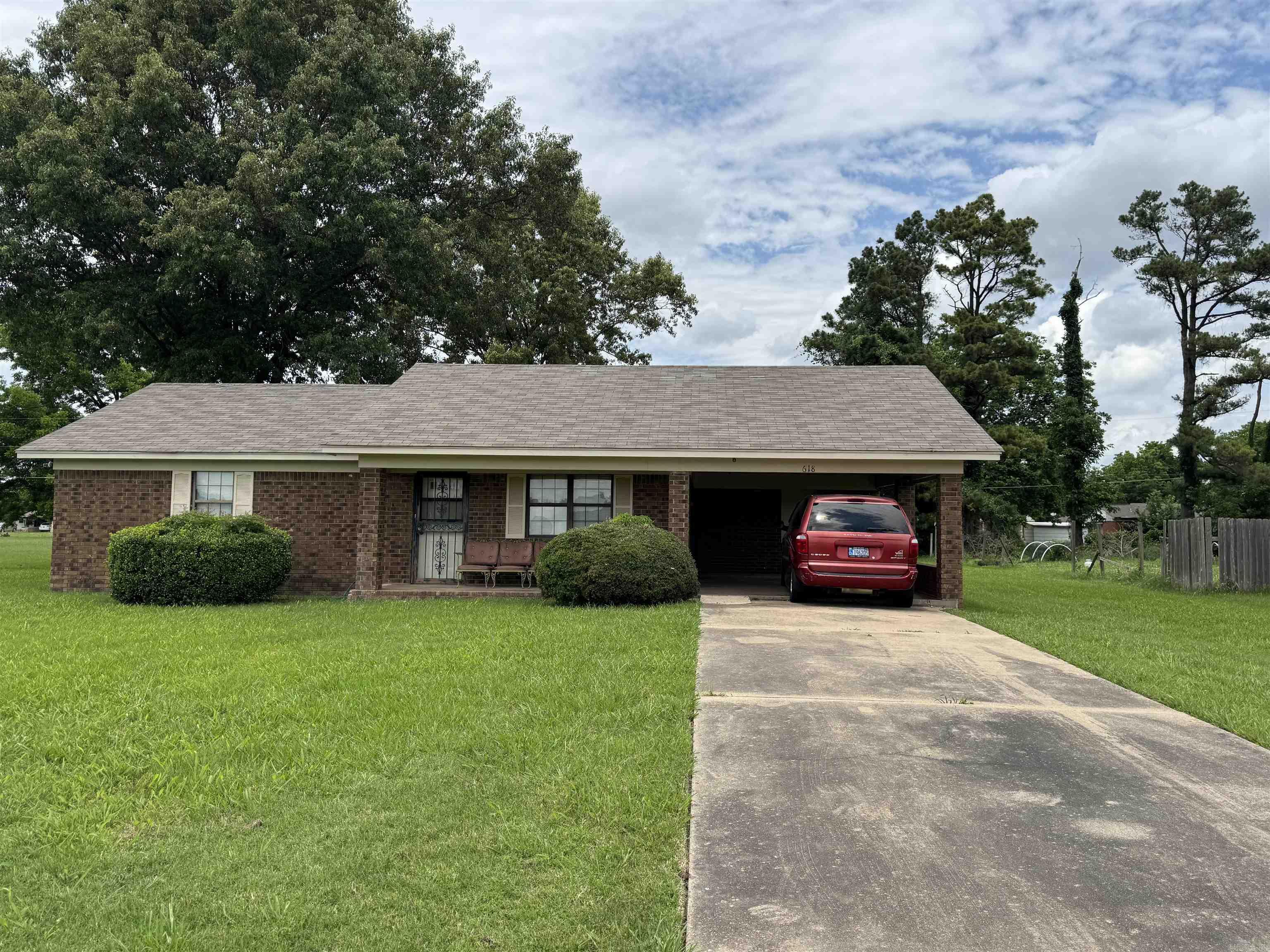 Come see this new to the market, this 2 bedroom, 1 bath, brick home. This home has wide hallways and is handicap accessible. This home sets on a large 1 1/2 lots.