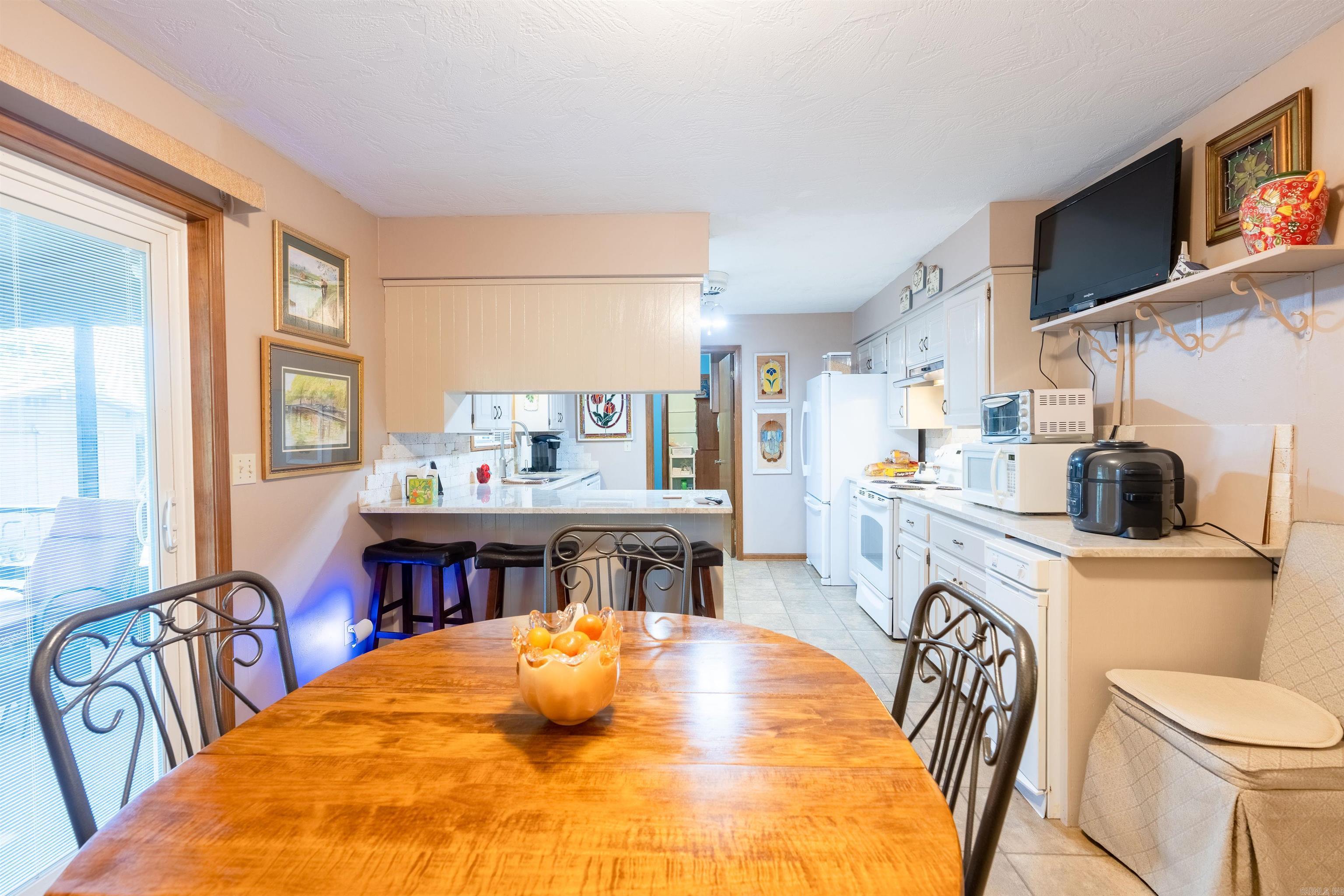 LAKESHORE HEIGHTS - Residential