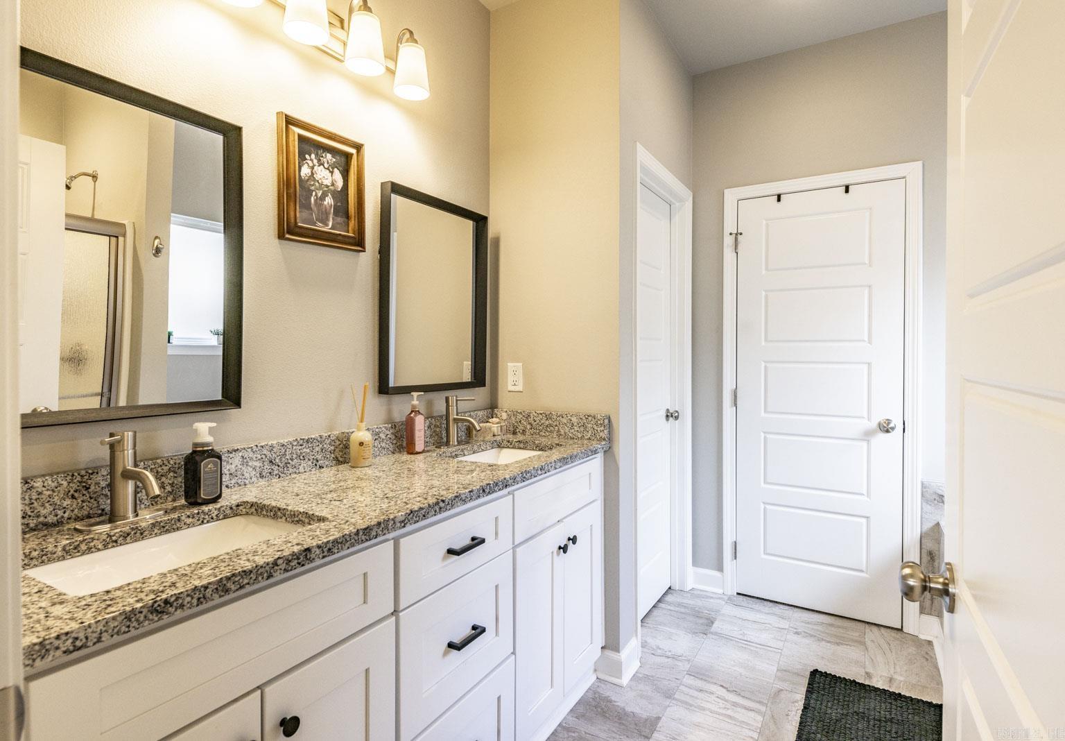 WESTERN WOODS - Residential