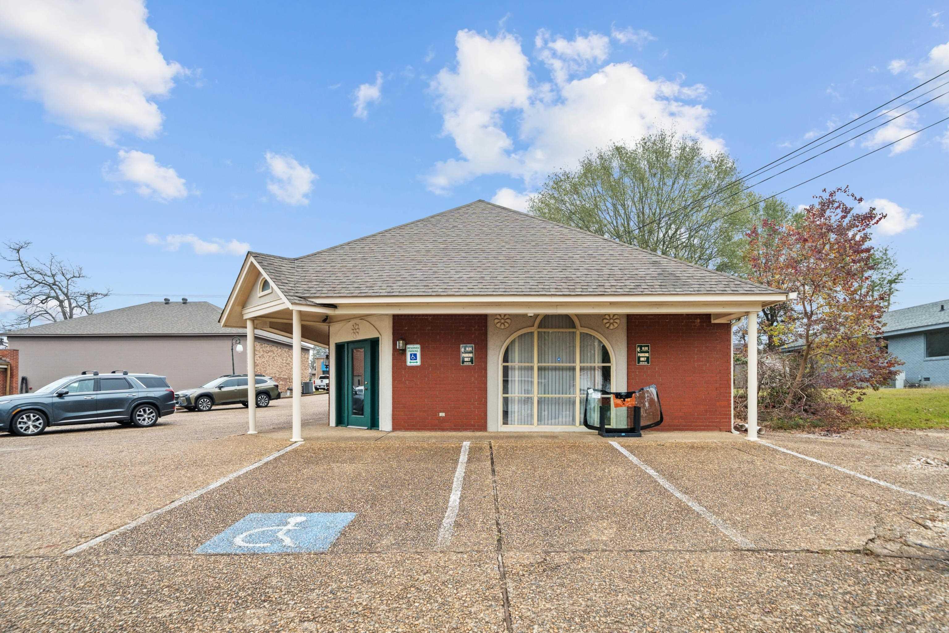 HILLS REPLAT OF TWIN OAKS ADDN - Commercial Sale