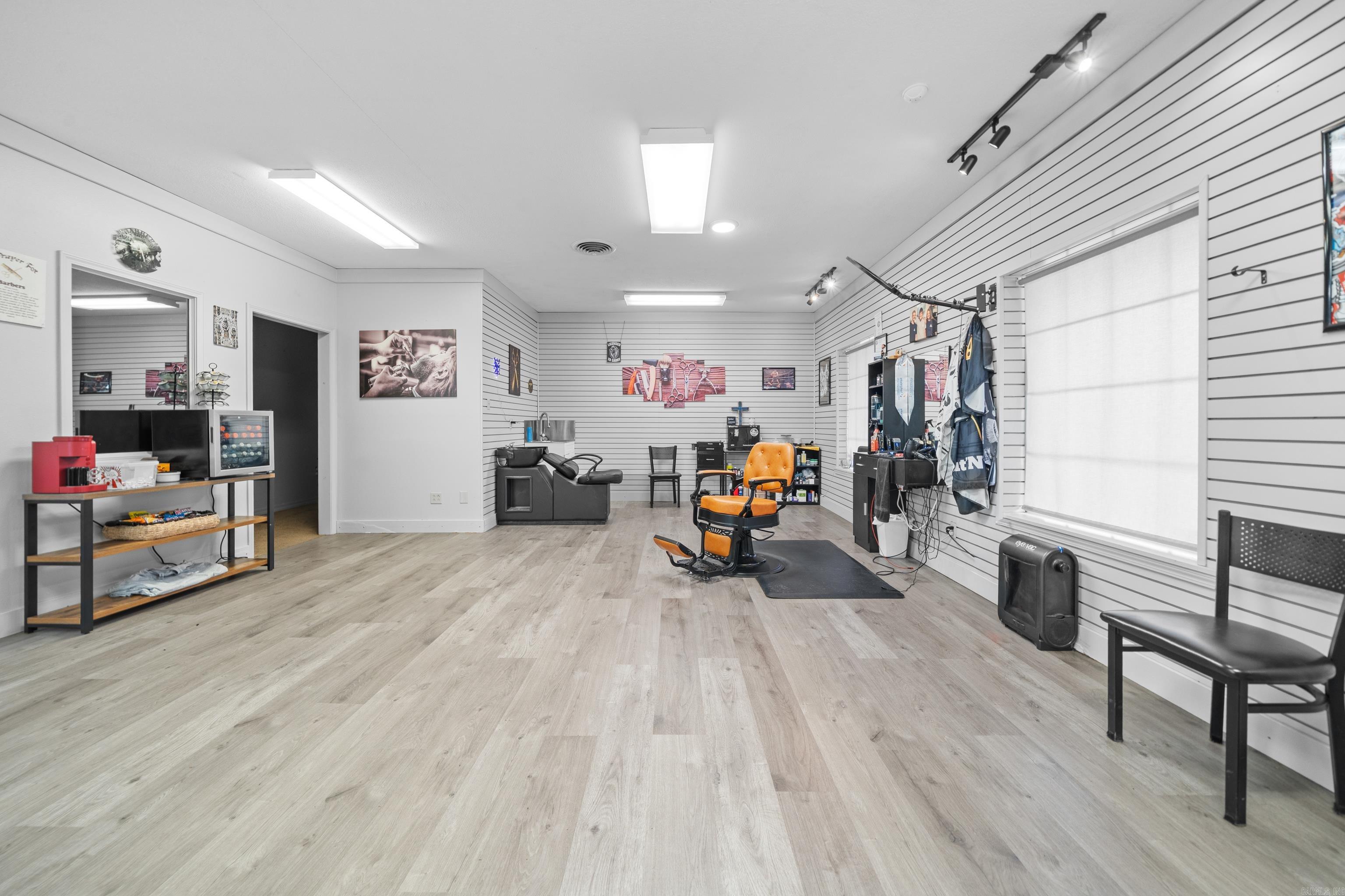 HILLS REPLAT OF TWIN OAKS ADDN - Commercial Sale