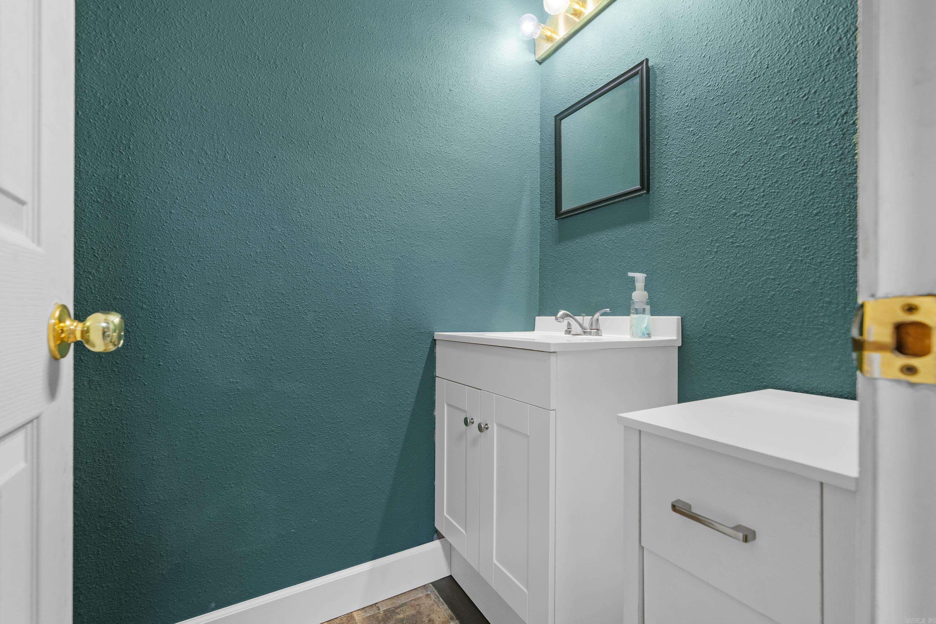 HILLS REPLAT OF TWIN OAKS ADDN - Commercial Sale