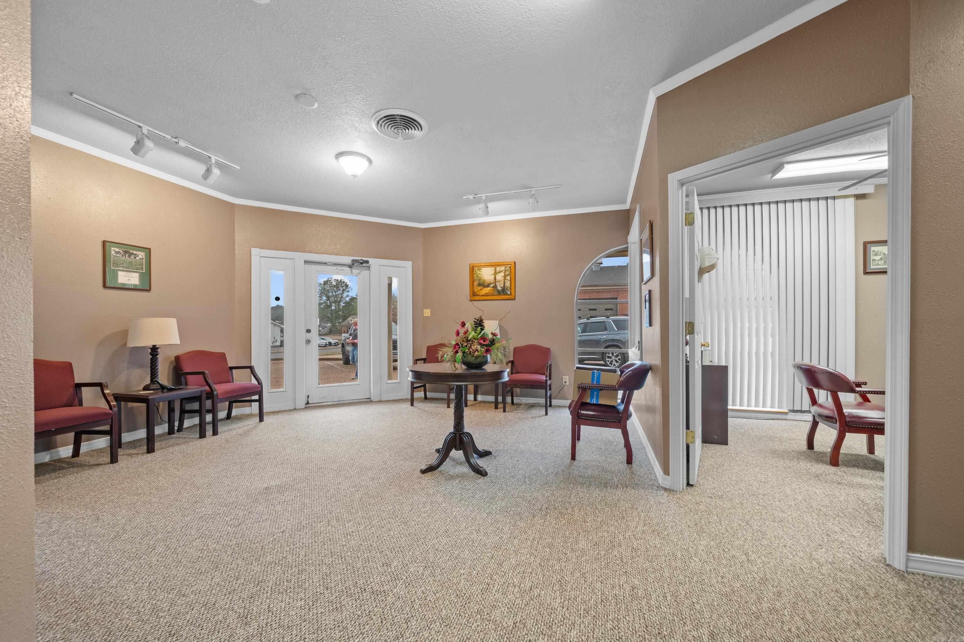 HILLS REPLAT OF TWIN OAKS ADDN - Commercial Sale