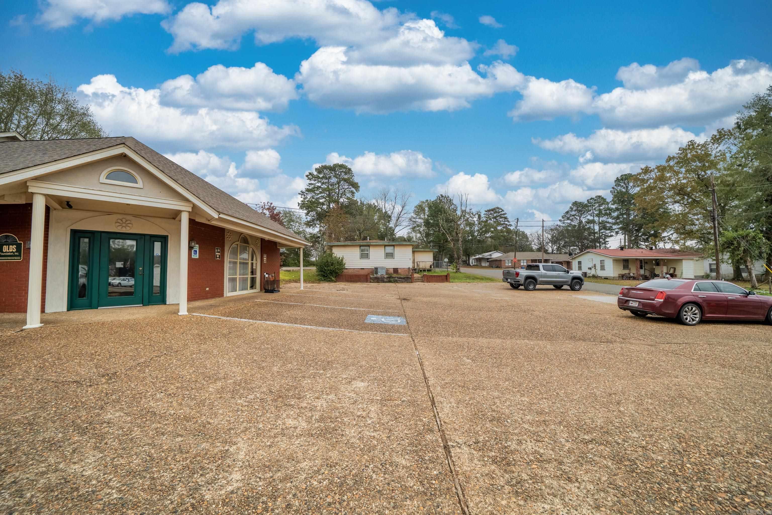 HILLS REPLAT OF TWIN OAKS ADDN - Commercial Sale