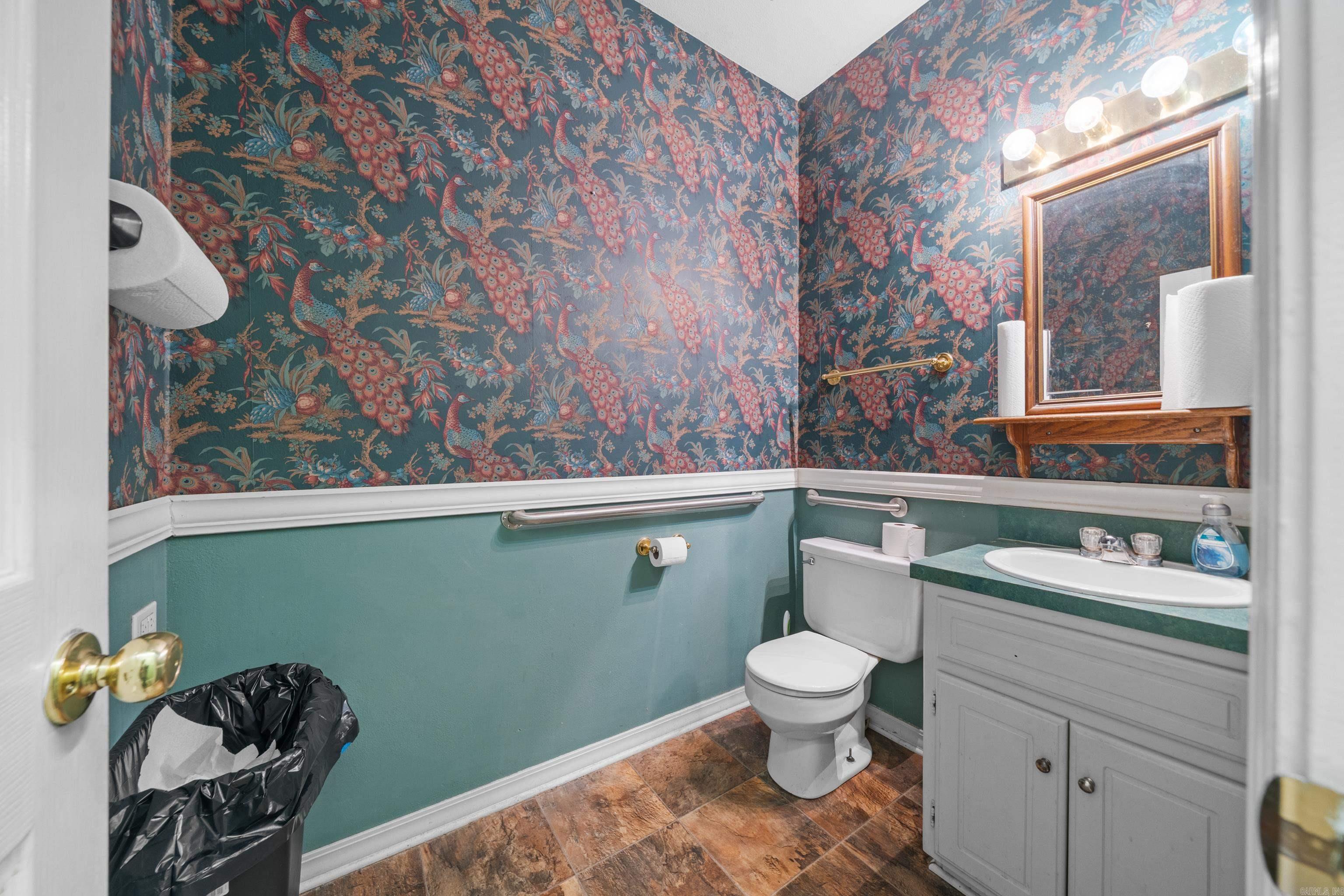 HILLS REPLAT OF TWIN OAKS ADDN - Commercial Sale