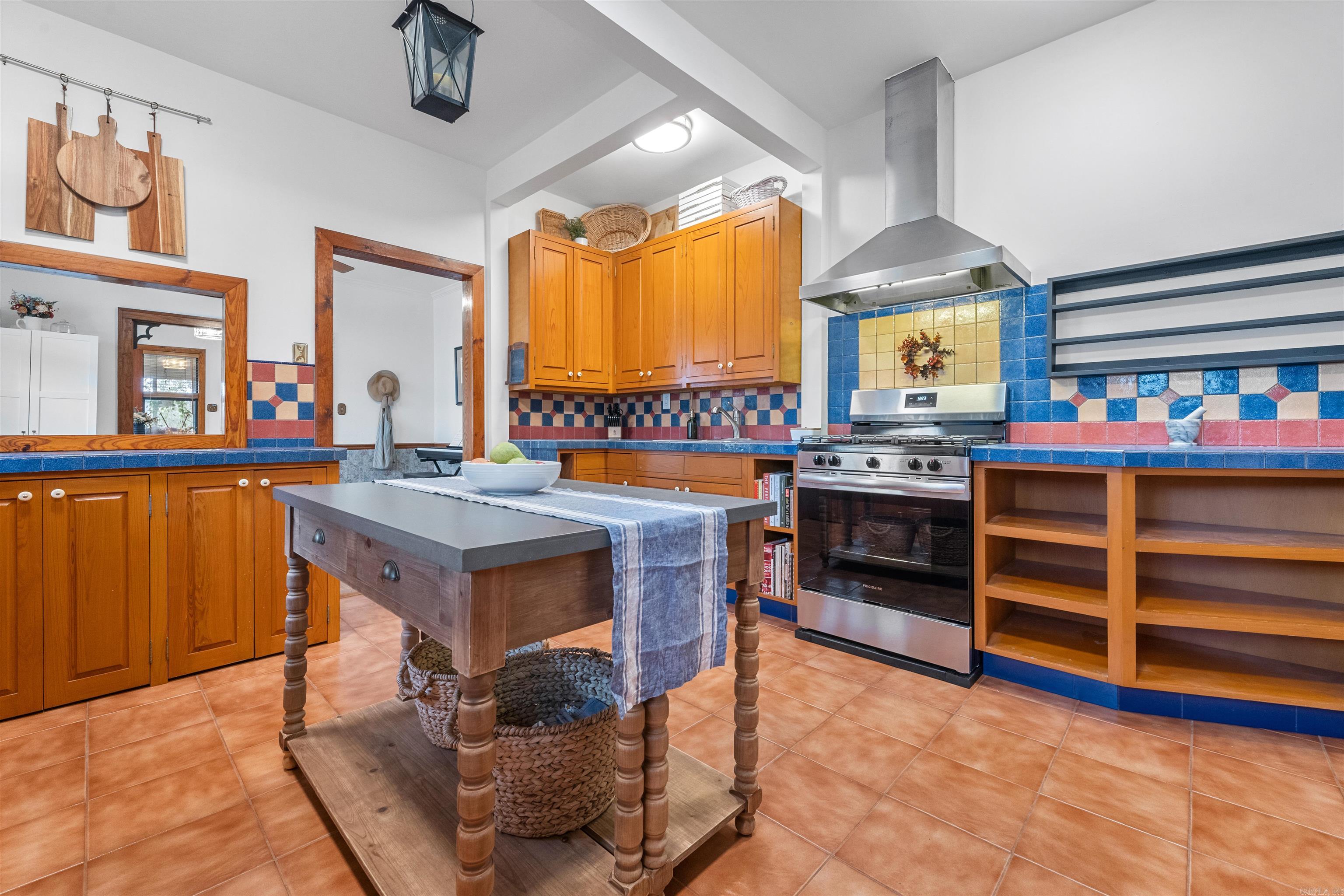 Country - Residential