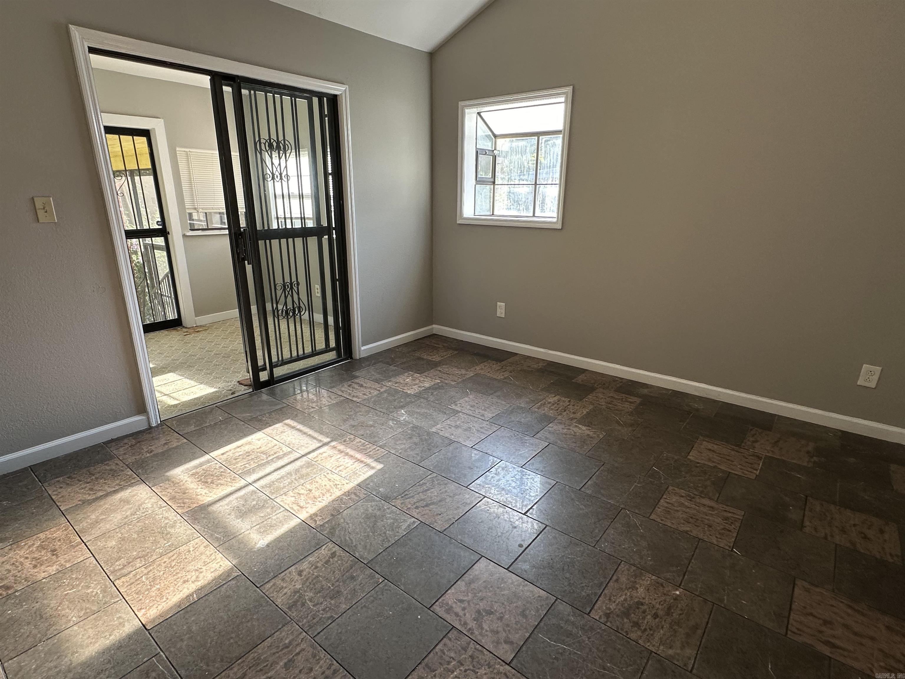 Sara Lynn - Residential Lease